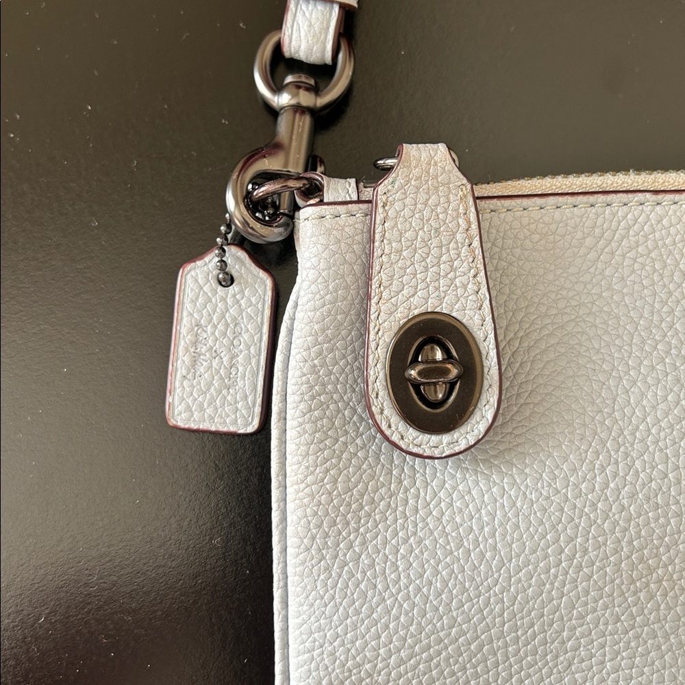 Coach X Keith Haring Turnlock Wristlet 30 Limited Edition Collaboration - Picture 4 of 16
